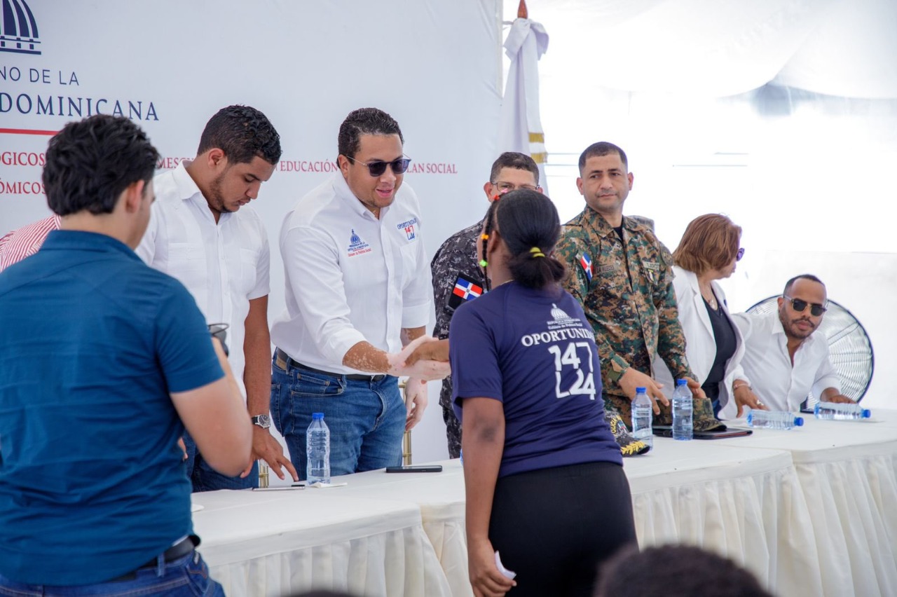 Al menos 76 centros de capacitación son llevados a Bahoruco para personas en vulnerabilidad