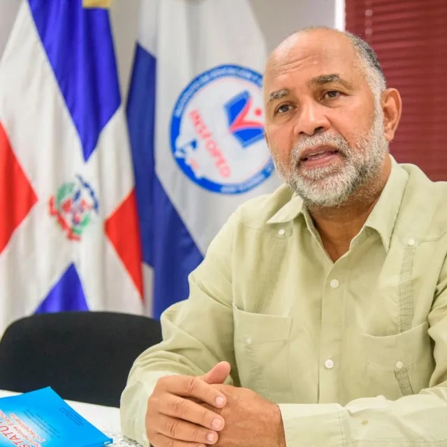 ADP saluda anuncio de trasporte gratis para estudiantes