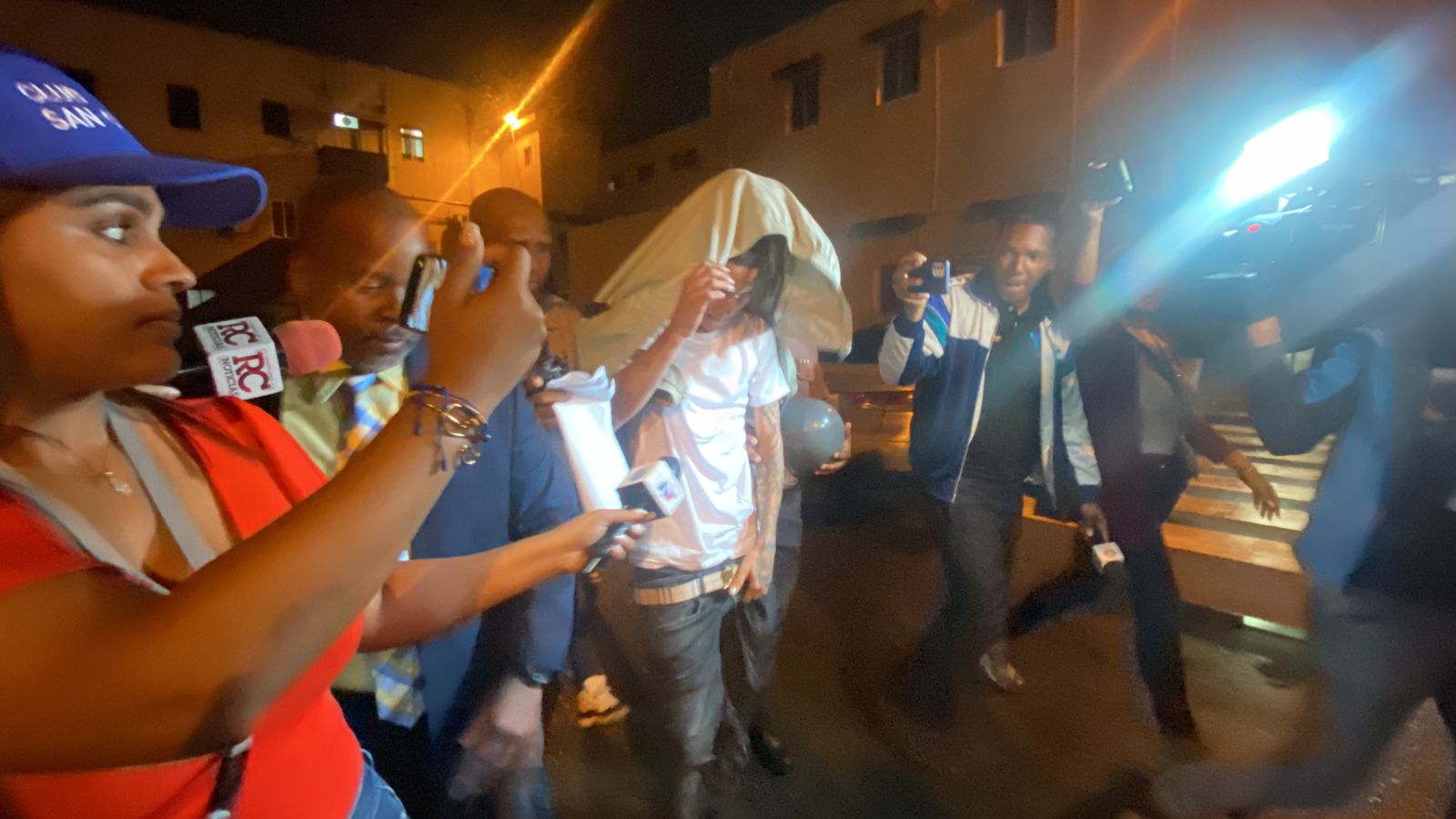 Abogado de Onguito Wa asegura éste no manejaba vehículo que impactó a motorista