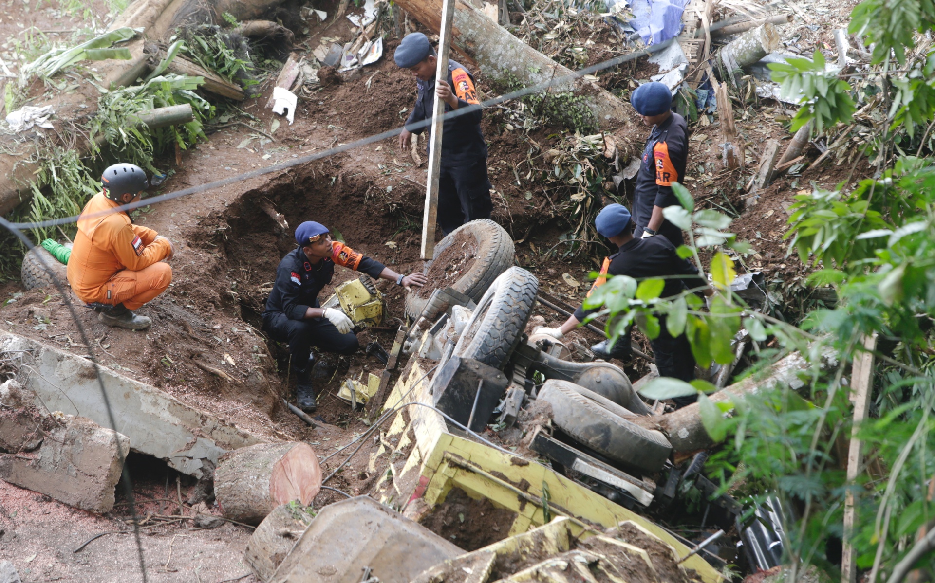 Se elevan a 268 los muertos por sismo en Indonesia
