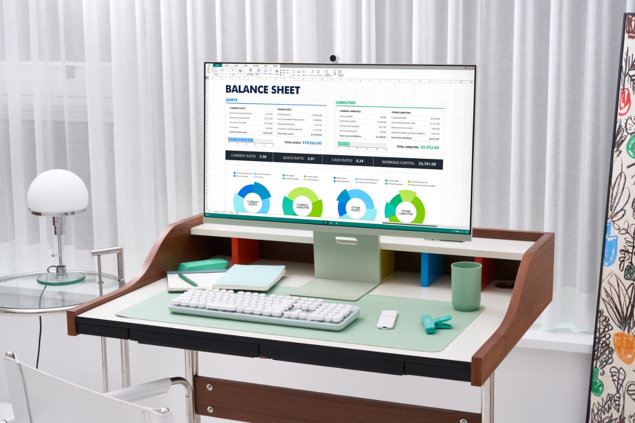 Llega M8, la nueva y ultraelegante serie de monitores inteligentes de Samsung Eletronics