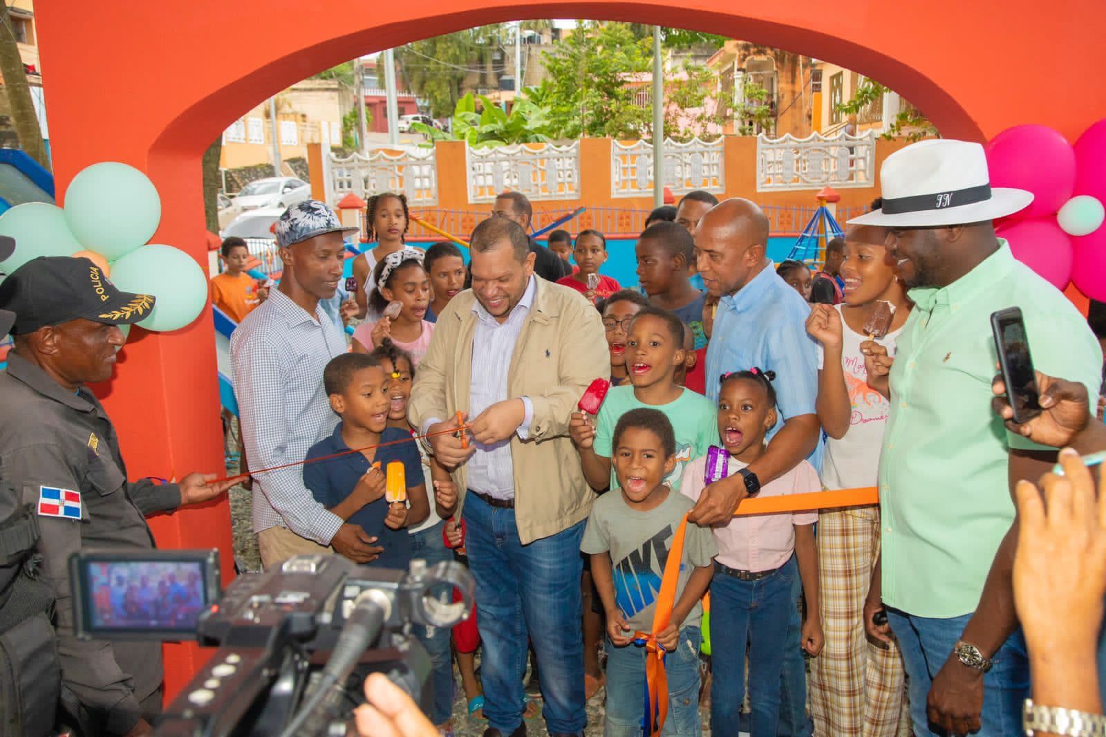 Alcalde de SDN entrega décimo parque totalmente remozado