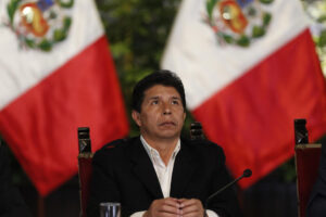 El presidente de Perú dicta la disolución del Congreso e instaura un Gobierno de emergencia