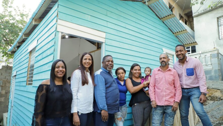 Política Social entrega a familia casa reconstruida y amueblada en Los Ríos