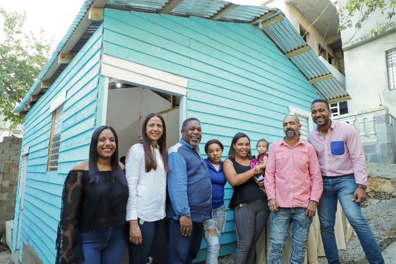 Política Social entrega a familia casa reconstruida y amueblada en Los Ríos