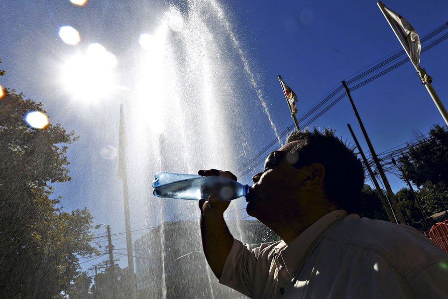 Chile da "Alerta Roja" para Santiago en la peor ola de calor de su historia