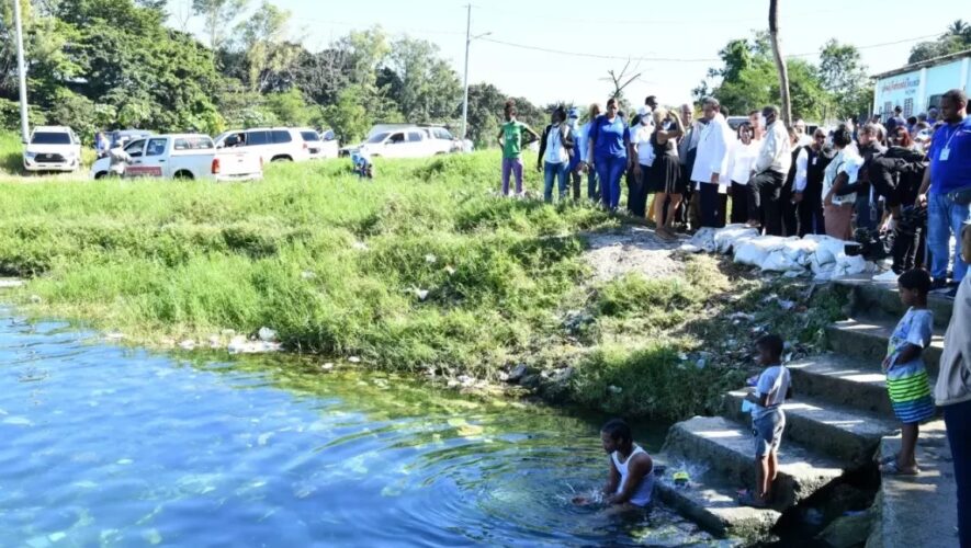 Salud Pública se enfoca en calidad del agua en La Zurza tras brote de cólera