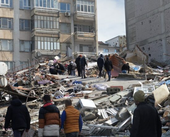 Muertos en Turquía y Siria sobrepasan los 12 mil tras terremotos