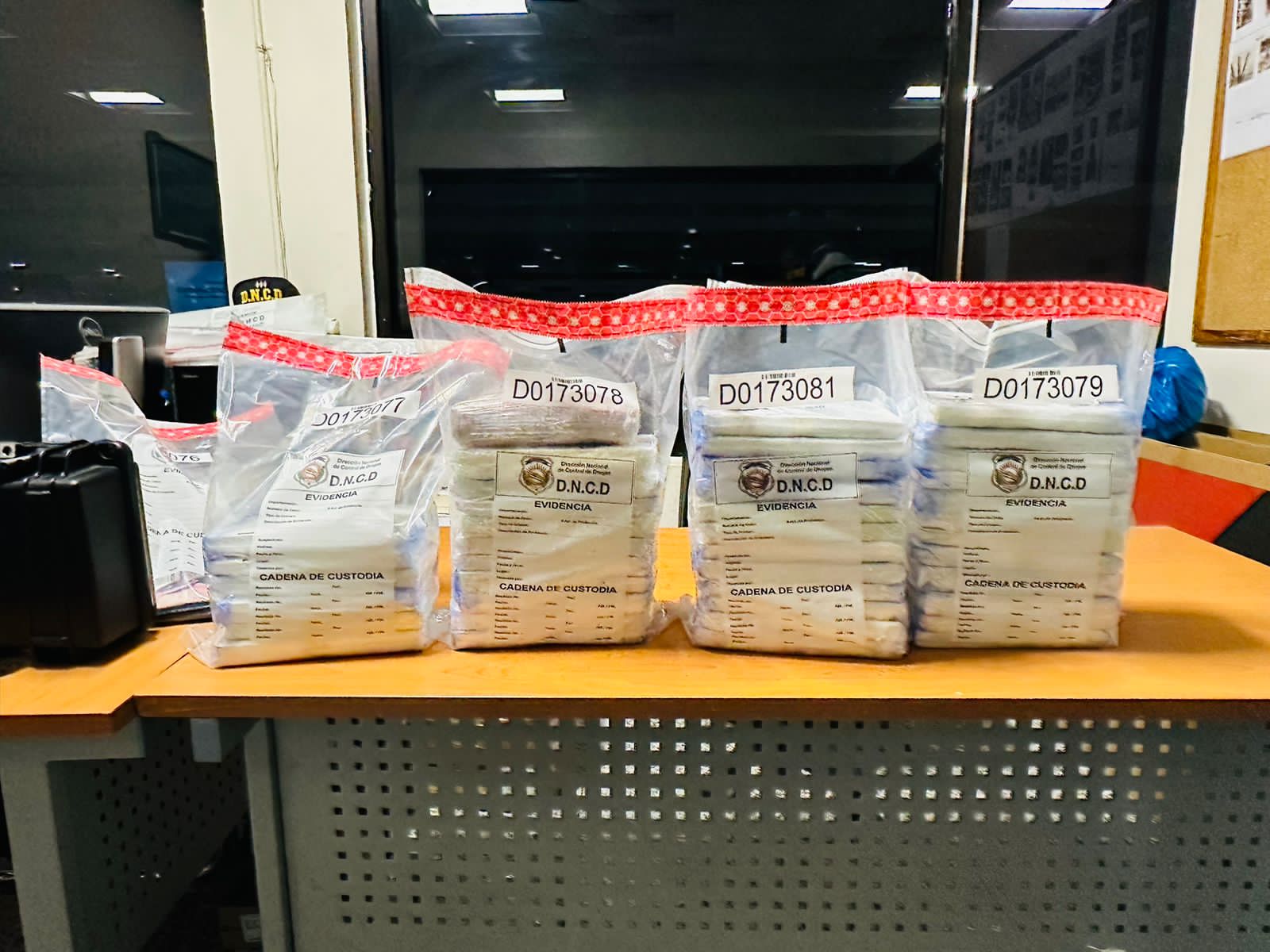 DNCD detiene hombre con 41 paquetes de presunta cocaína