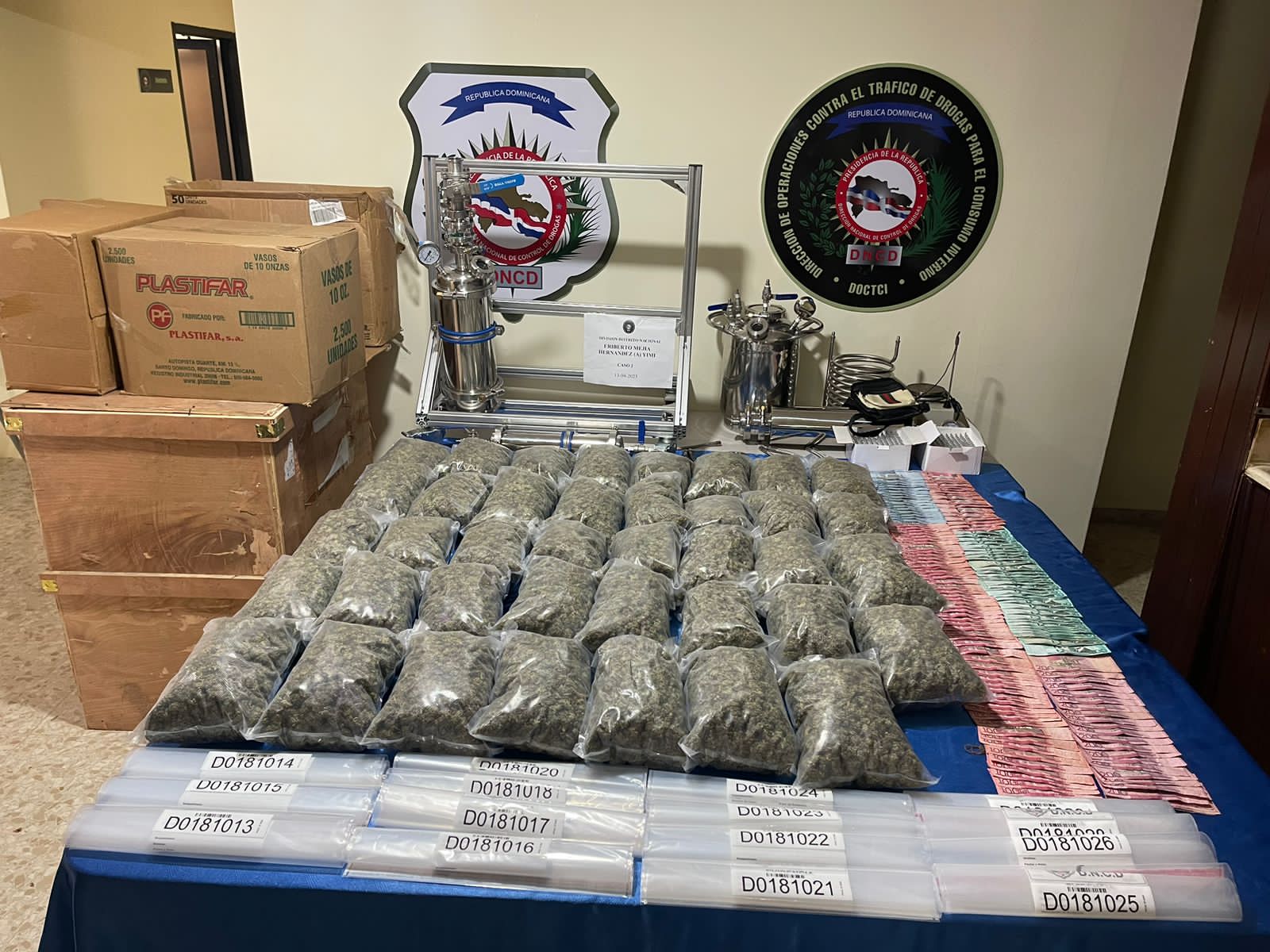Autoridades ocupan 43 paquetes de marihuana en el sector Los Próceres