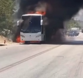 Video: Incendio de autobús en la ruta Barahona- Santo Domingo