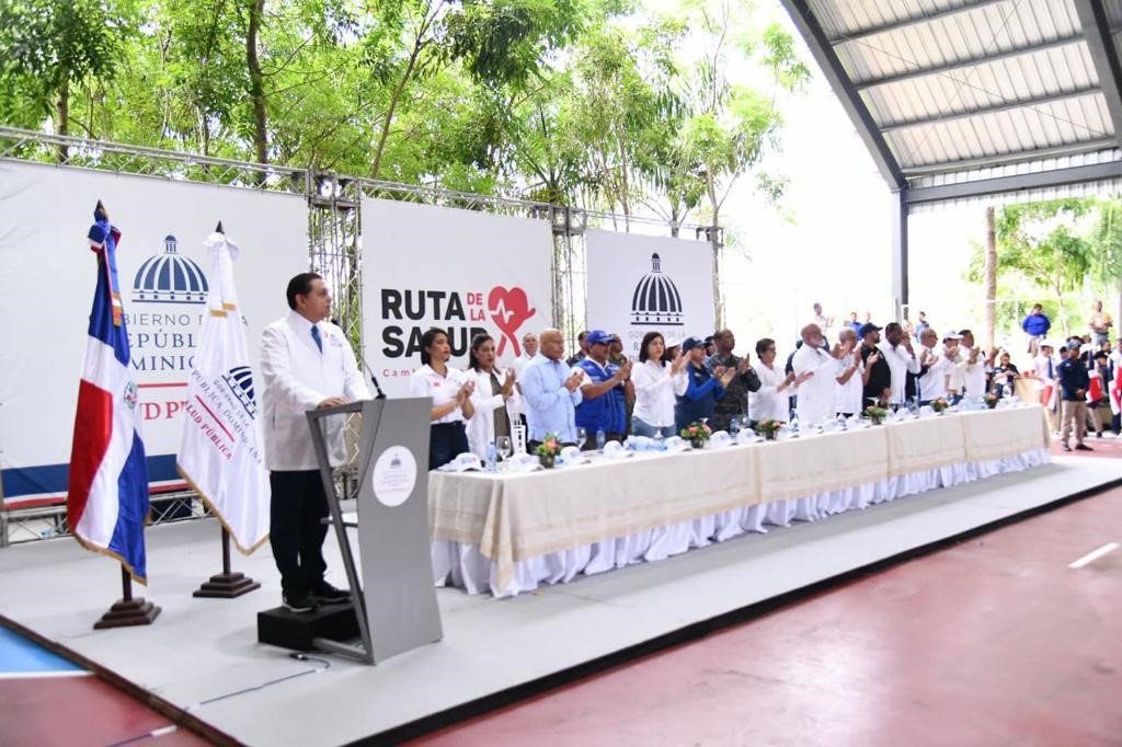 Ministro de Salud pide no alarmarse por «leve» aumento de casos de Covid en el país