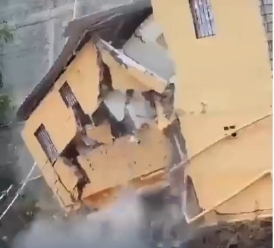 Video: Colapsa vivienda de dos pisos en Yamasá