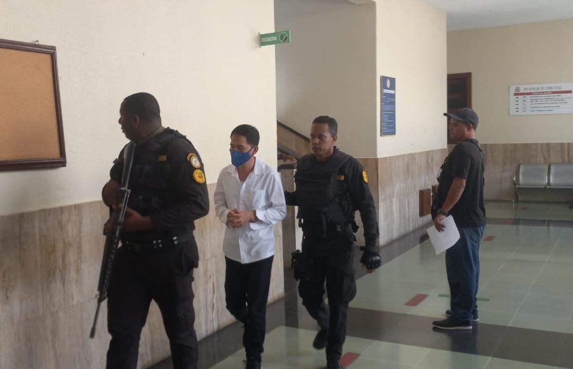 Condenan a 30 años de cárcel a comerciante chino por muerte de dos hombres en 2016