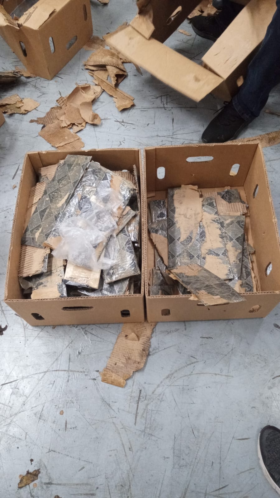 Autoridades ocupan 97 láminas de cocaína en Puerto Caucedo