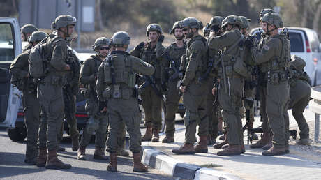 Soldados israelíes se preparan para la Operación Espadas de Hierro