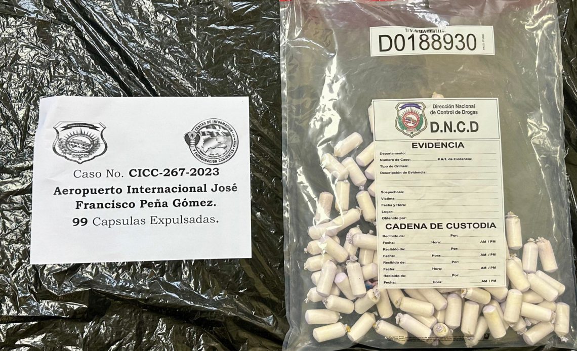 Detienen a un hombre con 99 bolsitas de cocaína en el estómago