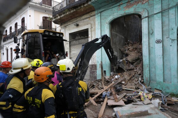 Al menos 3 muertos tras derrumbe de edificio en La Vieja Habana