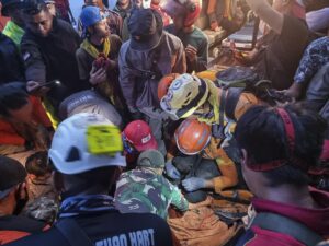 Se eleva a 23 los muertos en volcán Marapi tras hallazgo de último alpinista desaparecido
