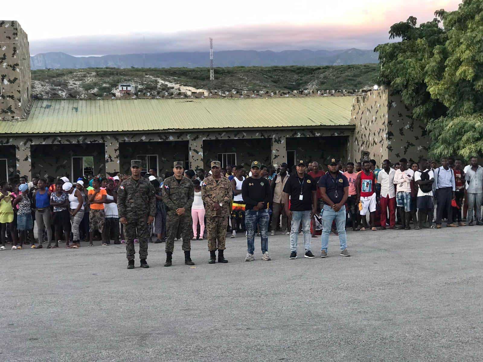 Migración deporta a 324 haitianos indocumentados