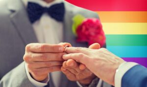 Vaticano aprueba bendición de parejas homosexuales o en situación "irregular"