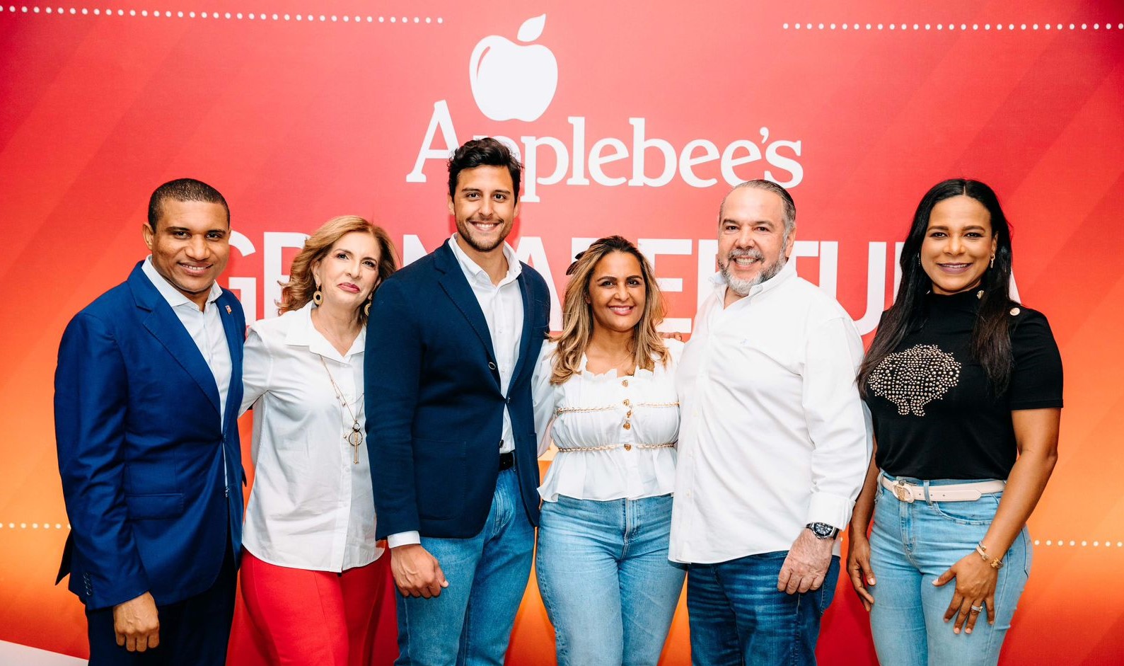 Inauguran nuevo restaurante Applebee’s en SDE