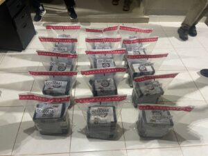 Incautan 75 paquetes de cocaína en costas de Pedernales