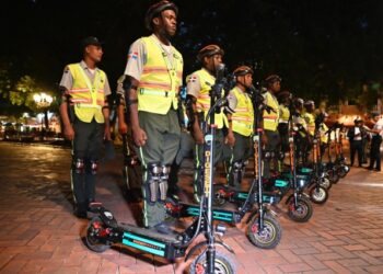 Digesett envía 16 agentes en patinetas eléctricas a Ciudad Colonial para agilizar tránsito