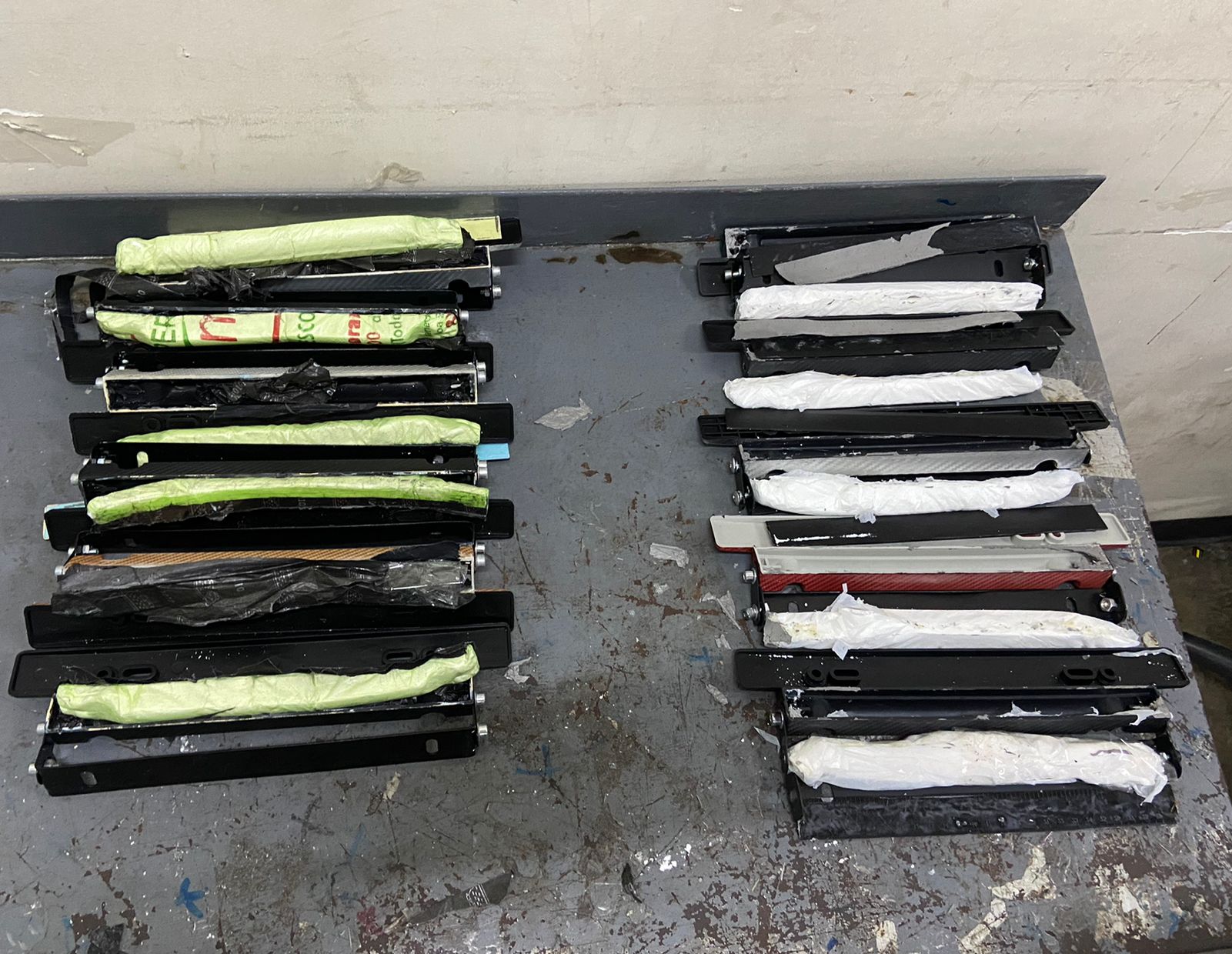 Autoridades frustran envío de 19 porta placas rellenos de cocaína a EE.UU.