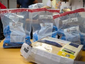 Hallan cocaína líquida en colchón inflable sería enviado a España