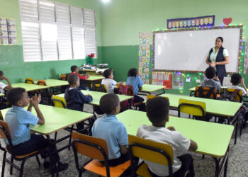 Minerd contratará auxiliares para docentes; conoce los requisitos y salario