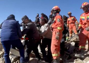 Suman 95 los fallecidos tras terremoto de magnitud 6,8 en región china