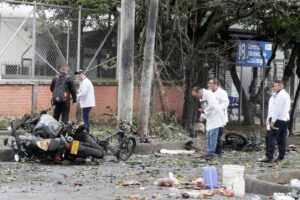 Al menos una persona muerta y nueve heridos por explosión de bombas en Cali