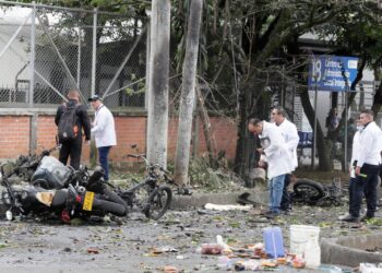 Al menos una persona muerta y nueve heridos por explosión de bombas en Cali