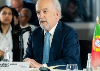 Director de la Real Academia Española aboga por uso de lenguaje claro en las decisiones judiciales