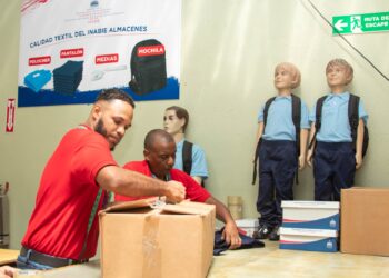 INABIE comienza a recibir artículos para armar kits escolares