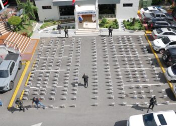Intervienen lancha con más de 1.5 toneladas de presunta cocaína, en Pedernales