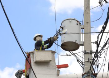 Pgase y Edeeste desmantelan conexión ilegal de empresa en SDE