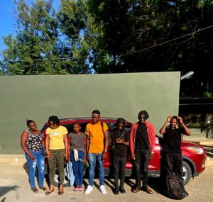 Detienen pareja con nueve haitianos ilegales en un vehículo, en Mao