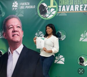 Luna Lantigua oficializa su aspiraciones para la Dirección Central Nacional de la Fuerza del Pueblo