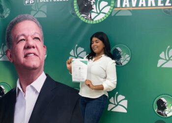 Luna Lantigua oficializa su aspiraciones para la Dirección Central Nacional de la Fuerza del Pueblo