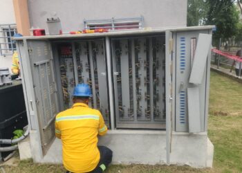 Edeeste detecta conexiones ilegales en residenciales de Ciudad Juan Bosch