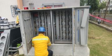 Edeeste detecta conexiones ilegales en residenciales de Ciudad Juan Bosch