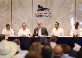 Abinader anuncia RD$4,000 millones para aceras y contenes en todo el país