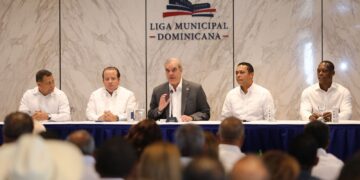 Abinader anuncia RD$4,000 millones para aceras y contenes en todo el país