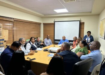 Edeeste se reúne con presidentes de juntas de vecinos de residenciales de la avenida Jacobo Majluta