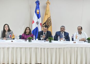 JCE presenta nueva cédula de identidad y electoral al Codessd y Participación Ciudadana