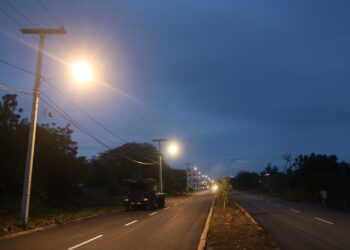 En primer semestre 2025, Edeeste puso en funcionamiento más de 15 mil luminarias