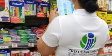 Pro Consumidor vigila venta de útiles escolares para evitar ofertas con publicidad engañosa