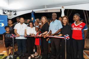 Carolina Mejía inaugura Centro Comunal Dionisio Amparo